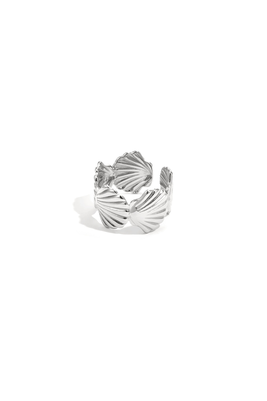 Chunky ring with shells